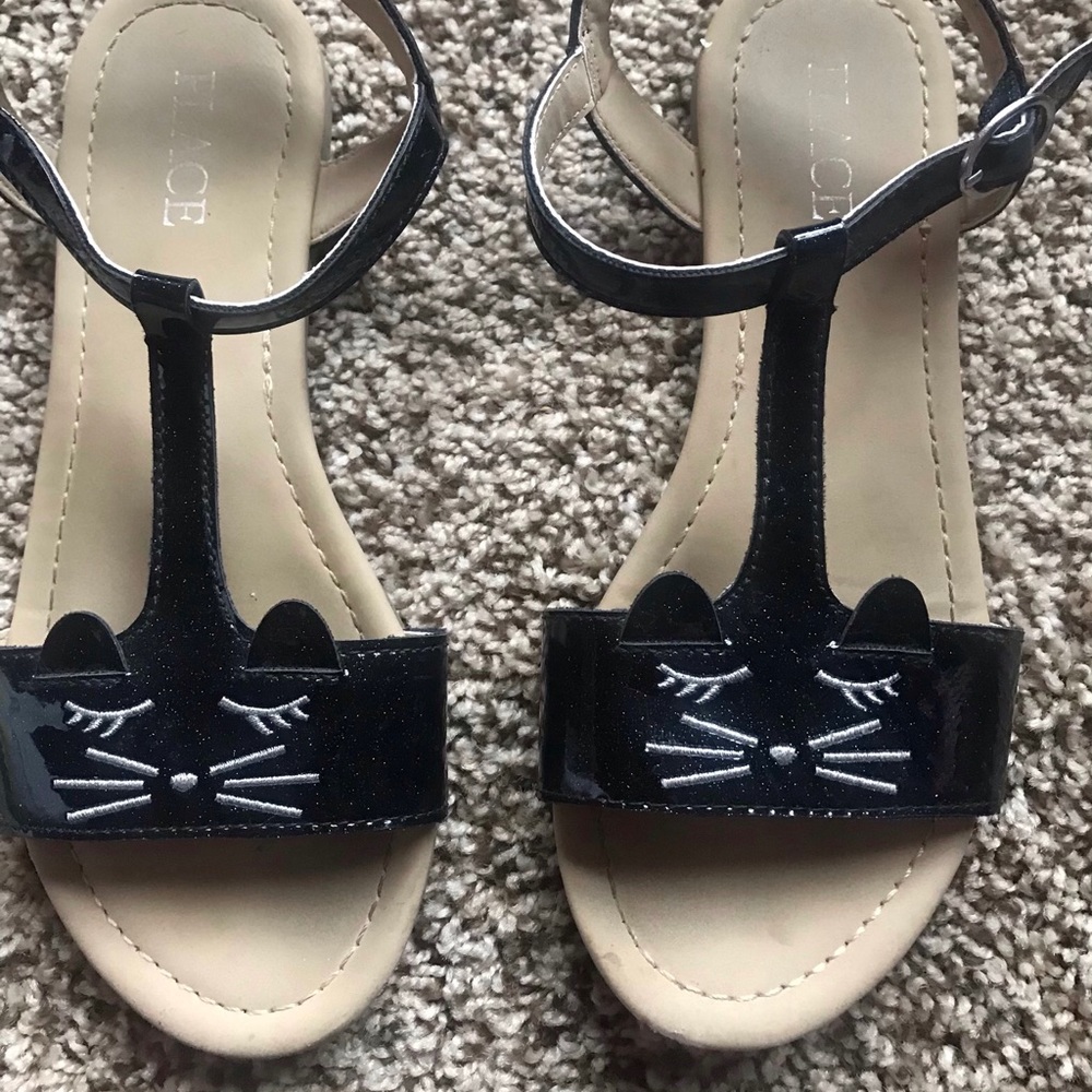 Children’s Place Sz2 Girls Shoe